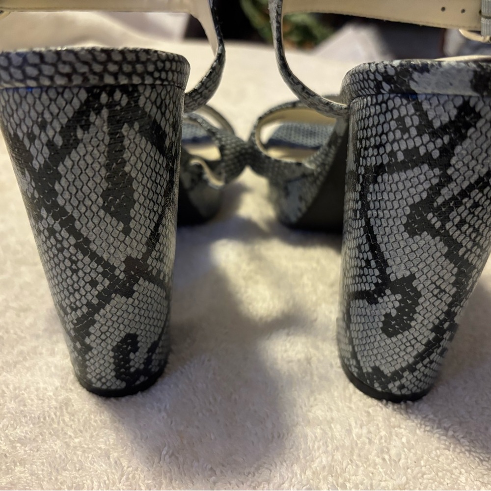 Brand New Super Stylish Heels By ANNE KLEIN - Size 10 - Heel Height 5” - box 56 - Picture 6 of 8